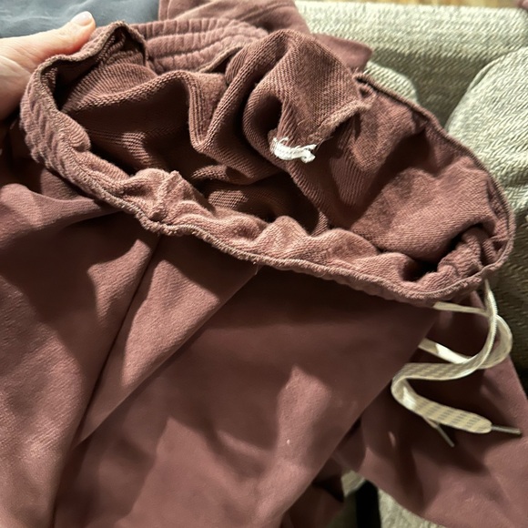 Like new vuori sweatpants in the style Sedona wide leg pants. - Picture 5 of 16